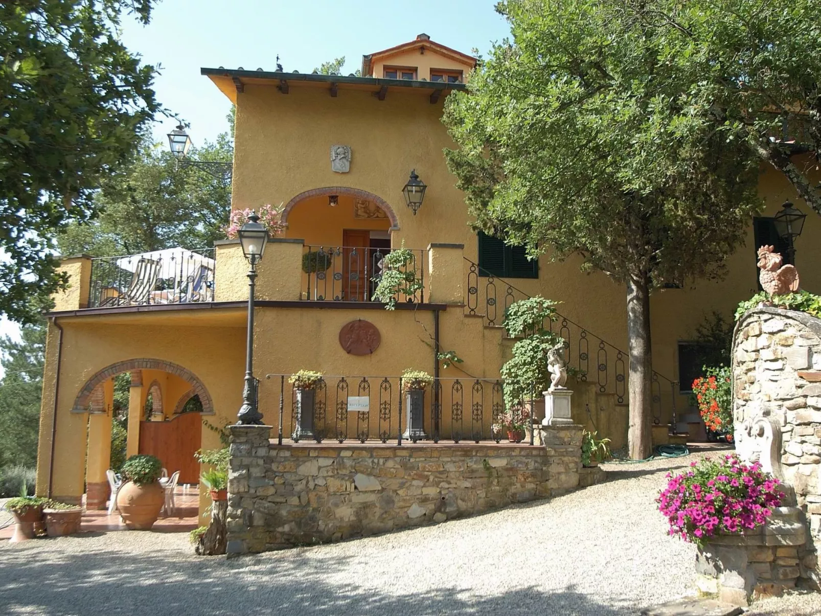 'Villa Rondini' mit Terrasse-Buiten