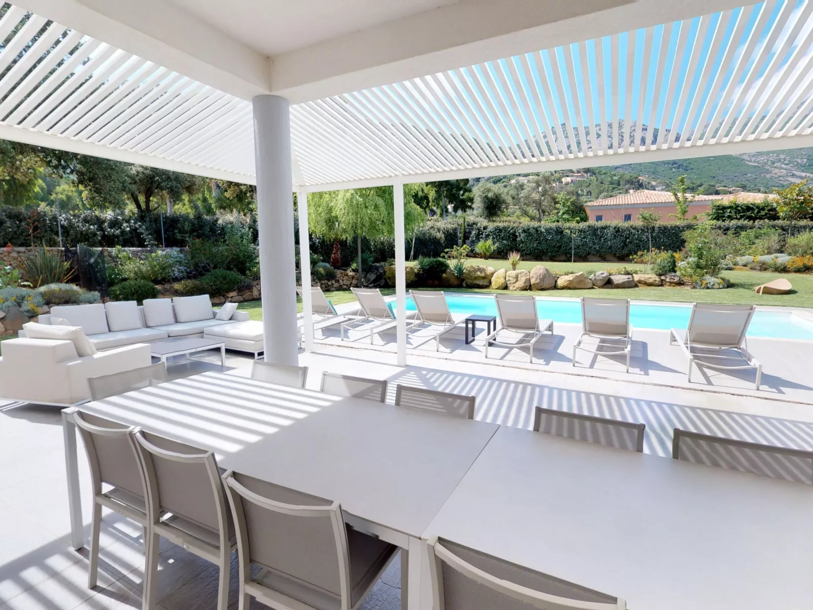 Villa mit 6 Schlafzimmern, privatem Pool Garten und Parkplatz-Binnen