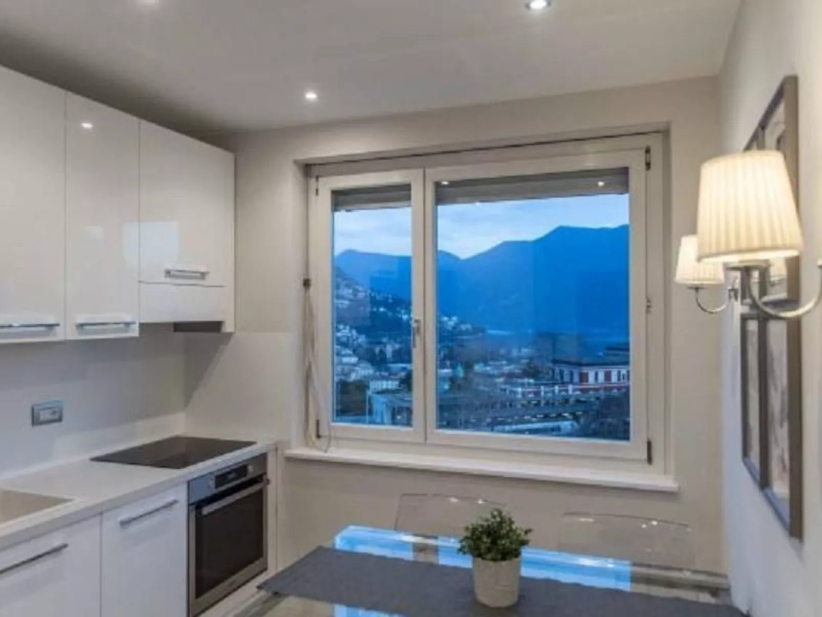 Elegante Penthouse-Wohnung mit Seeblick-Binnen