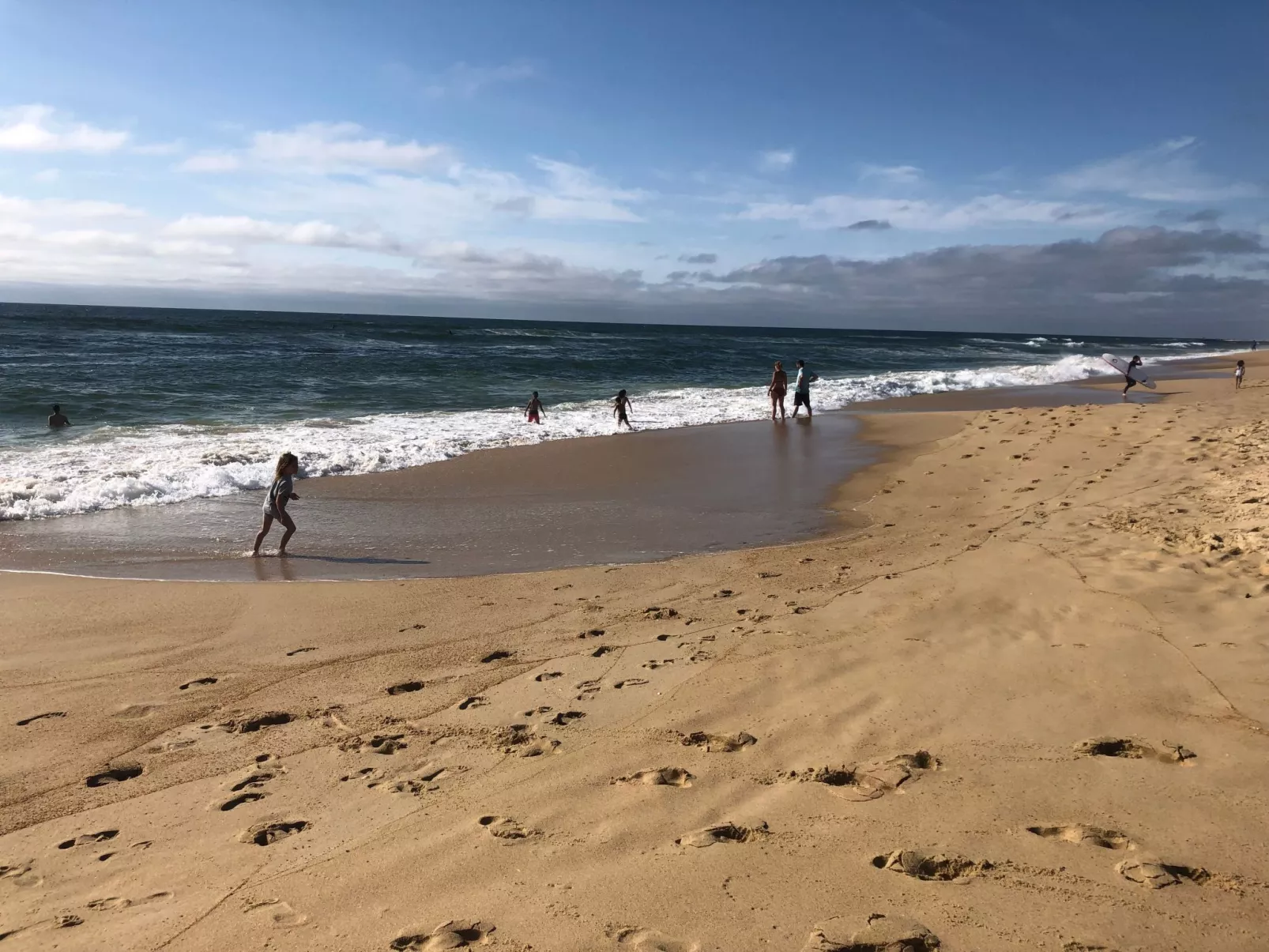 Hübsches kleines Haus in ruhiger Lage in einer baumbestandenen Residenz mit beh-Buiten