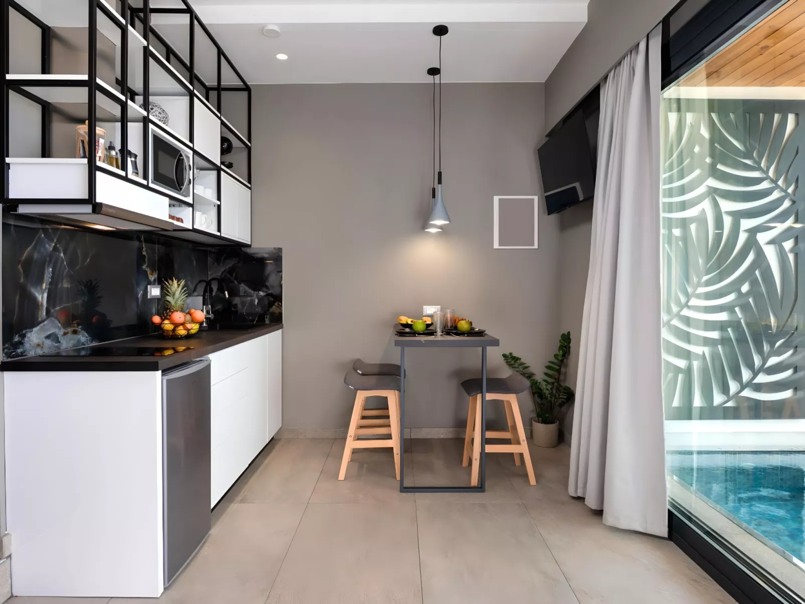 Canes Suites Privater Pool-Binnen