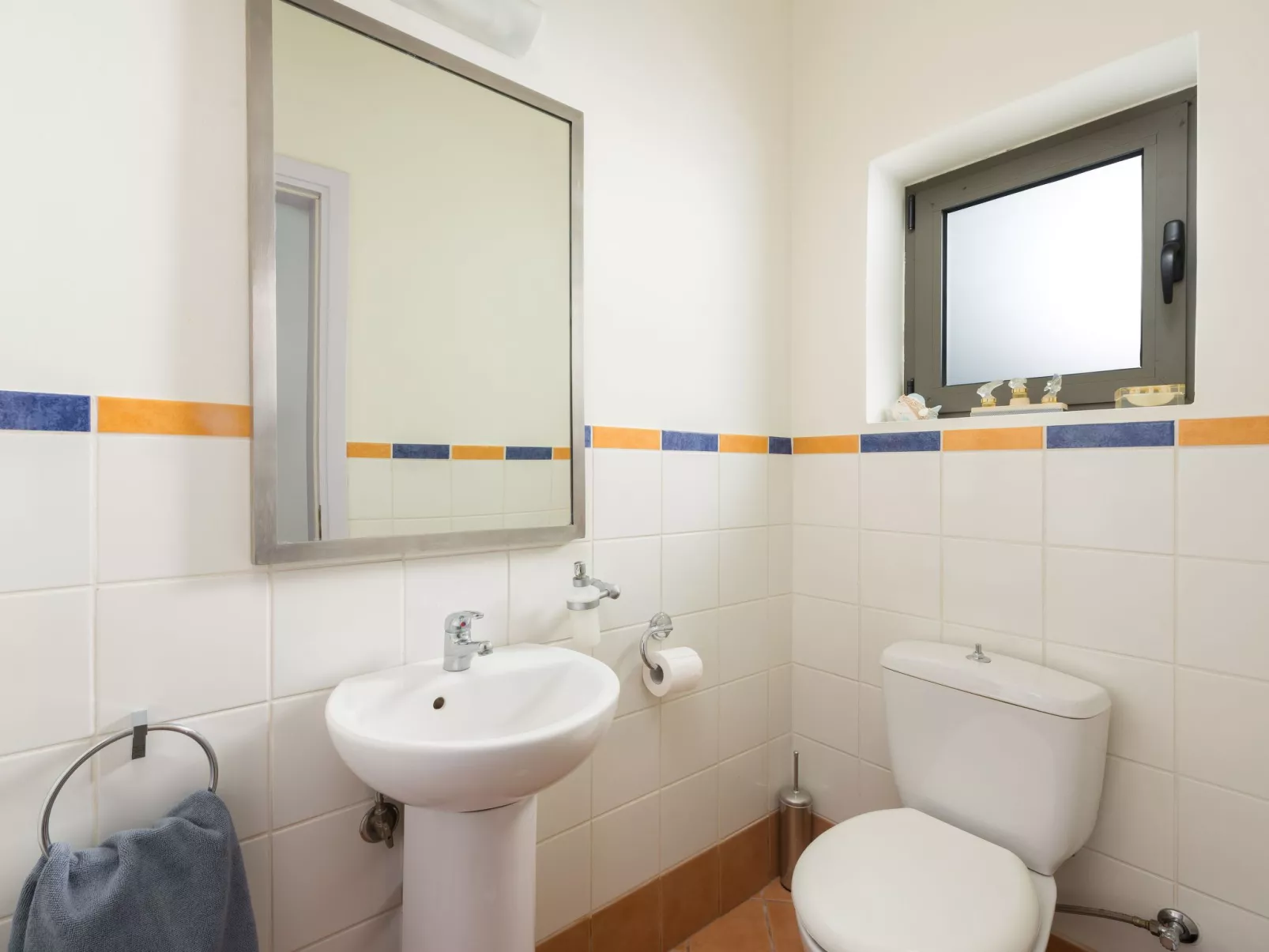 In Sgourou mit Parkplatz, Blick ins Grüne-Binnen