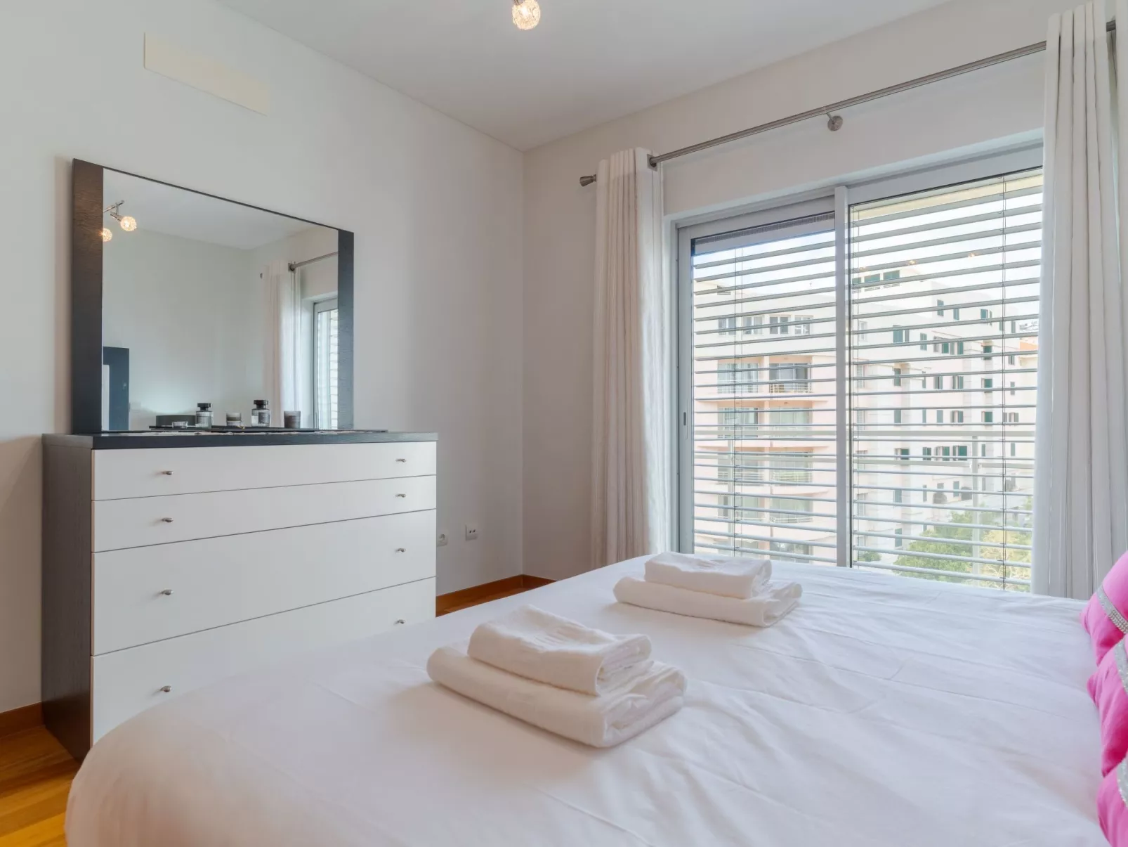 Mit gemeinschaftlichem Pool-Binnen