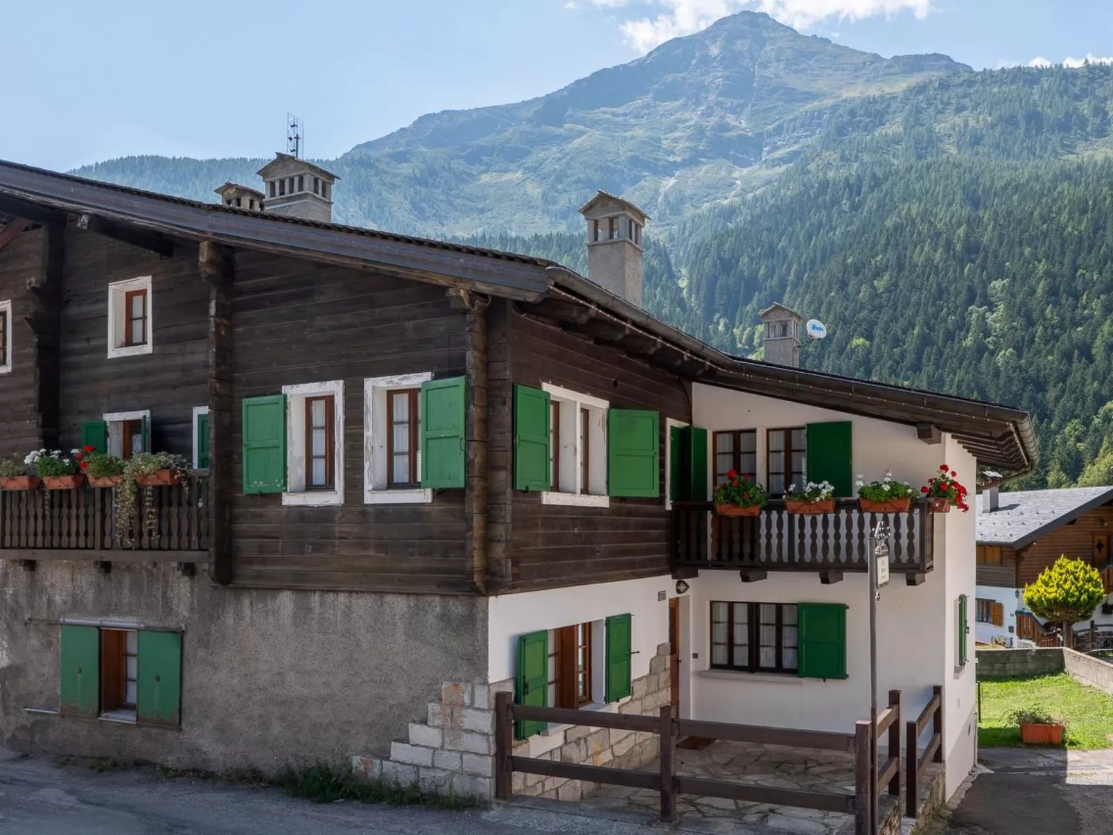 Wohnung im Dorfzentrum Ronco 5-Buiten