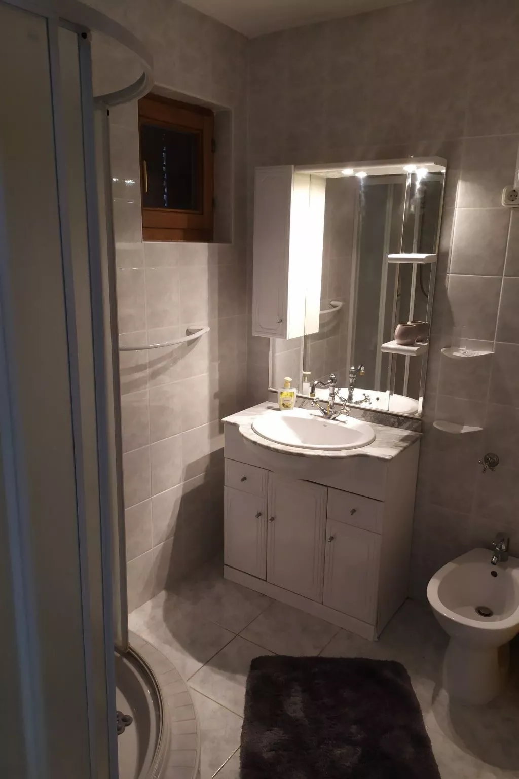 Ferienvilla mit Garten, Grill und Terrasse-Binnen