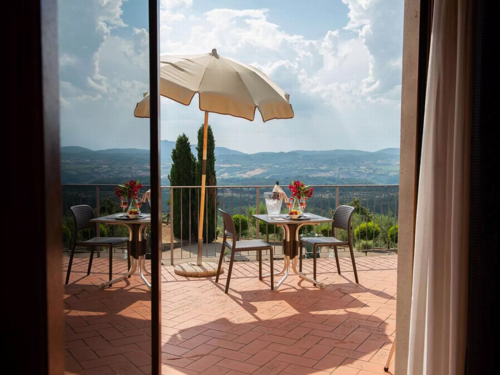 Unterkunft in einer Residenz mit Restaurant und Schwimmbad-Image-tags.info