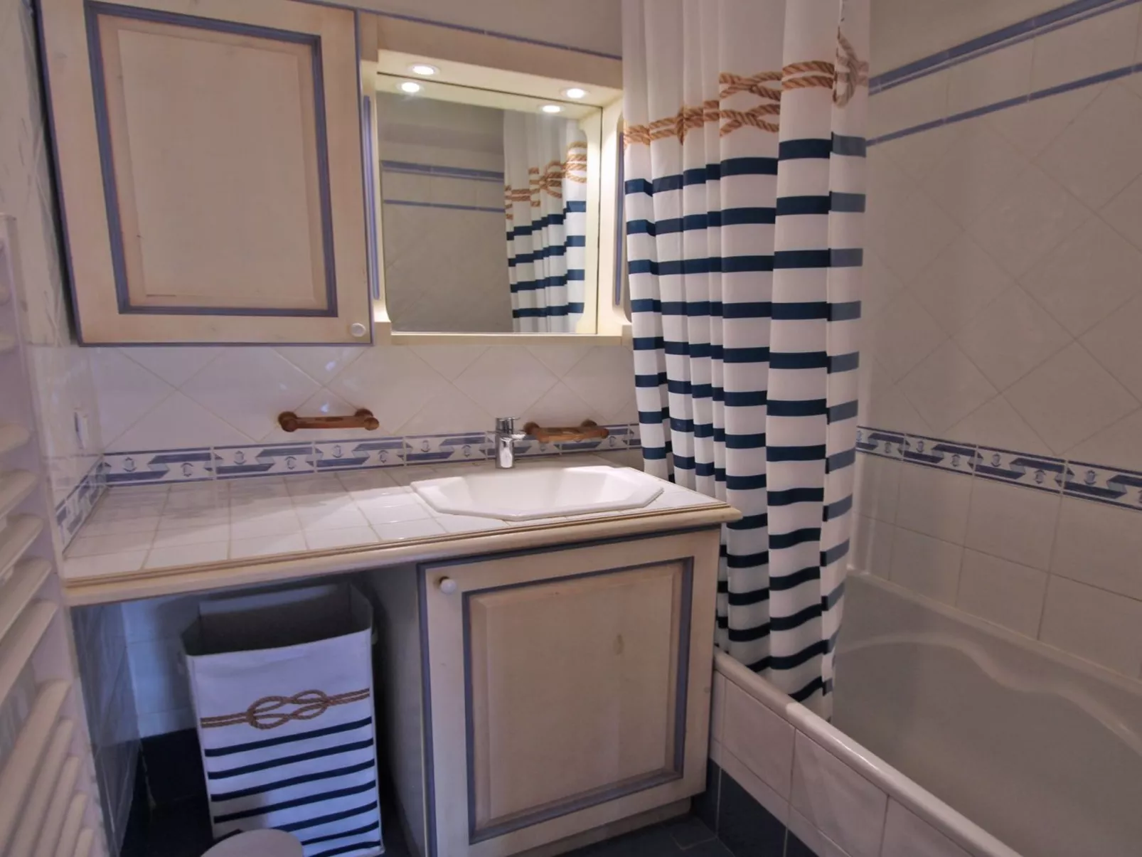 Appt 6 Pers - Piscine Résidence - Climatisation - Binnen