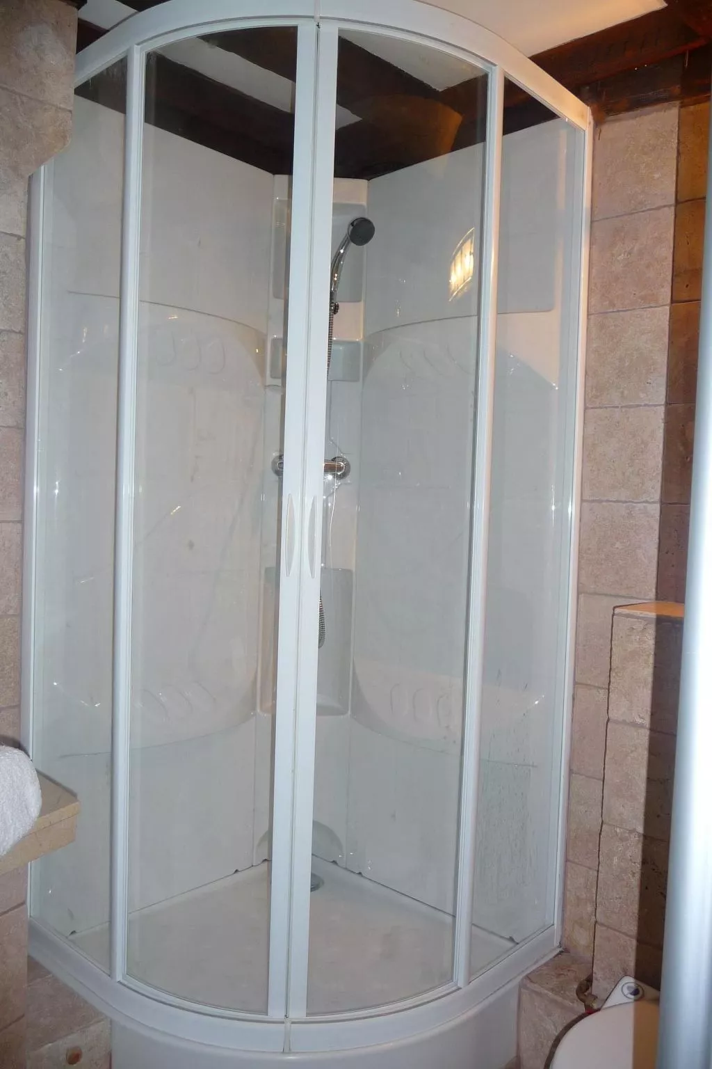 Schöner romantischer Blick auf die Seine-Binnen