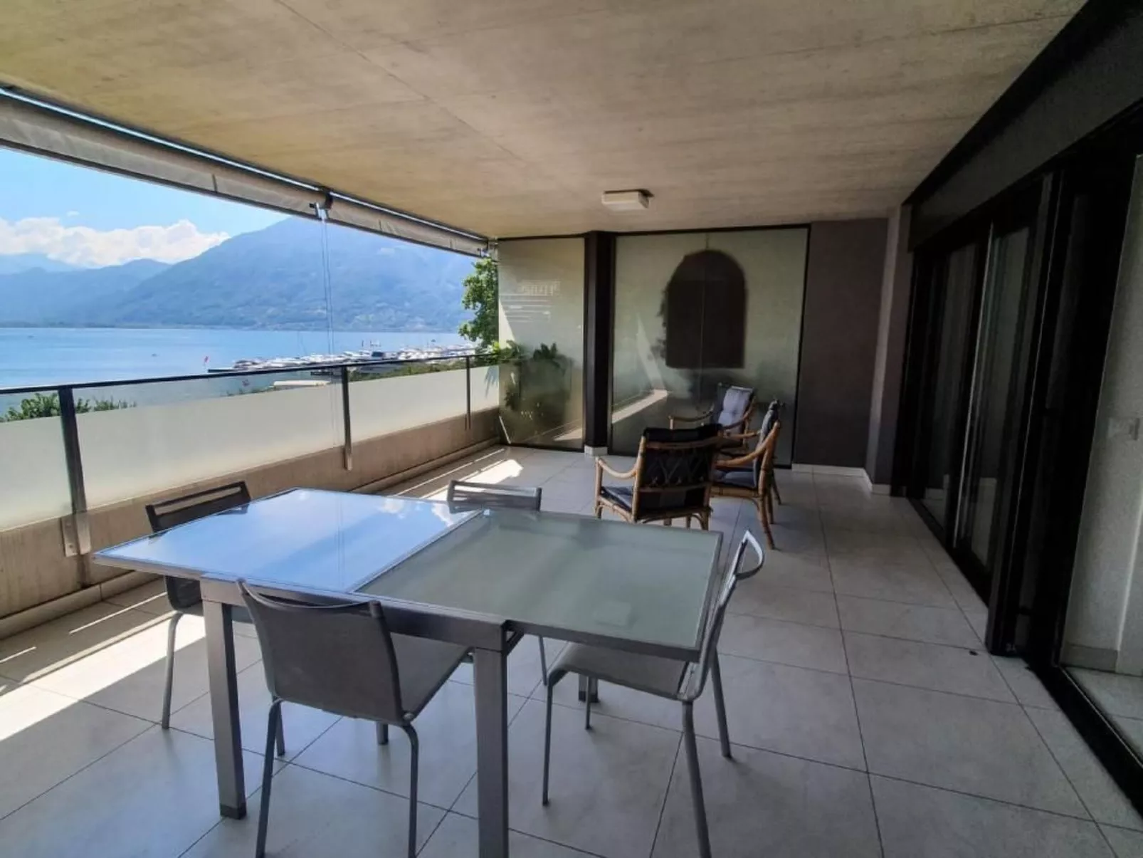 Modern mit atemberaubendem Seeblick Apt 406-Buiten