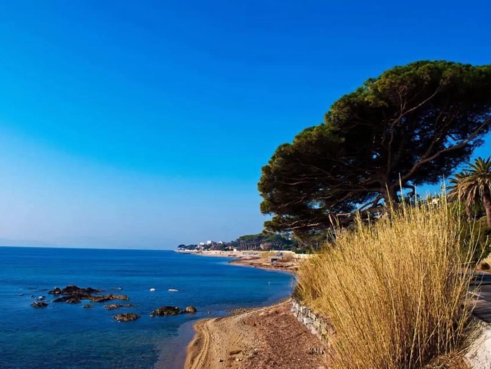 "La petite maison Maximoise" (Das kleine Haus Maximoise)-Buiten