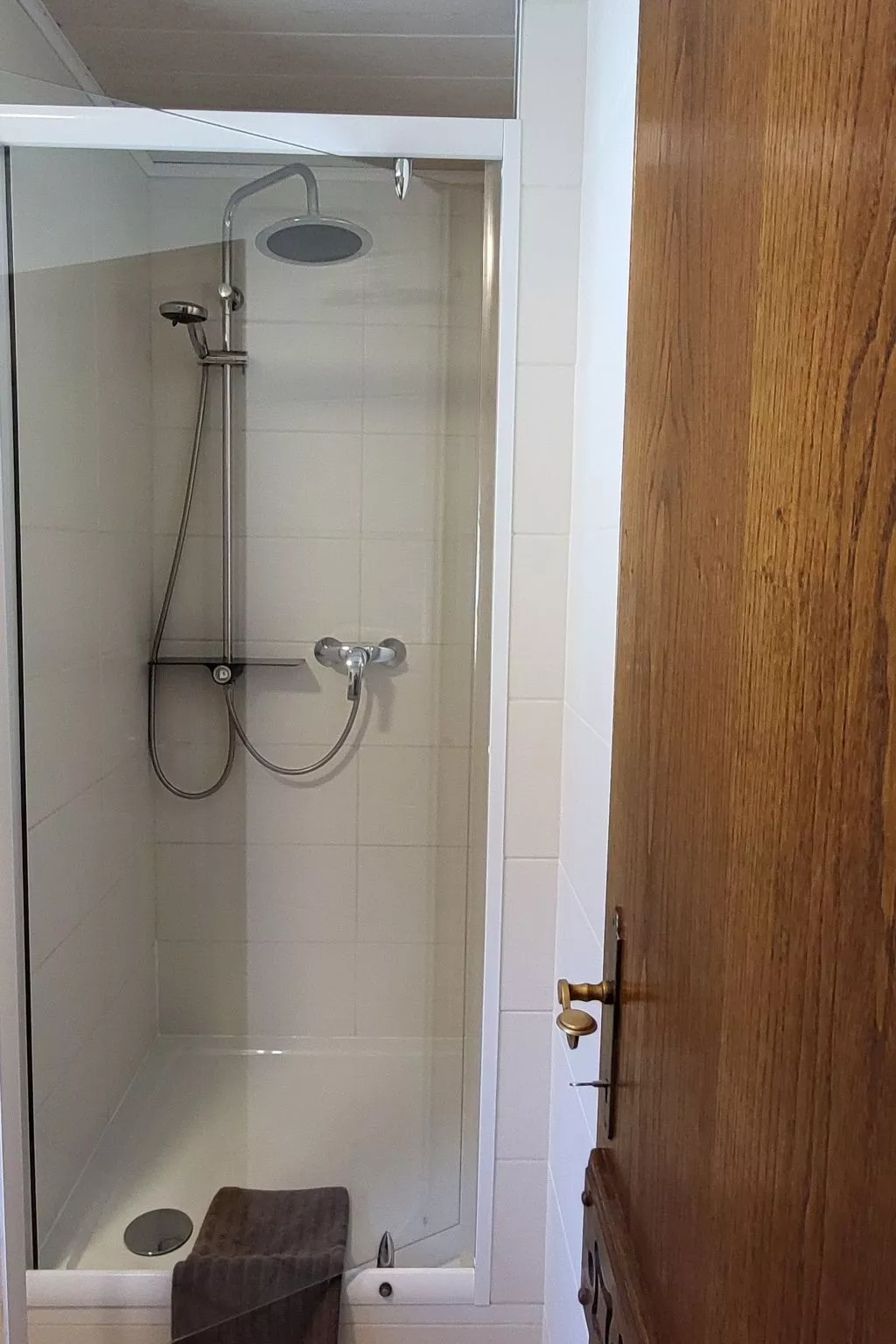 Geräumige Wohnung mit zwei Schlafzimmern und Balkon-Binnen