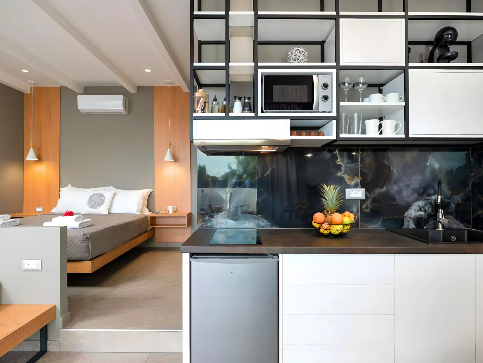 Canes Maxima Suite Privater Pool-Binnen