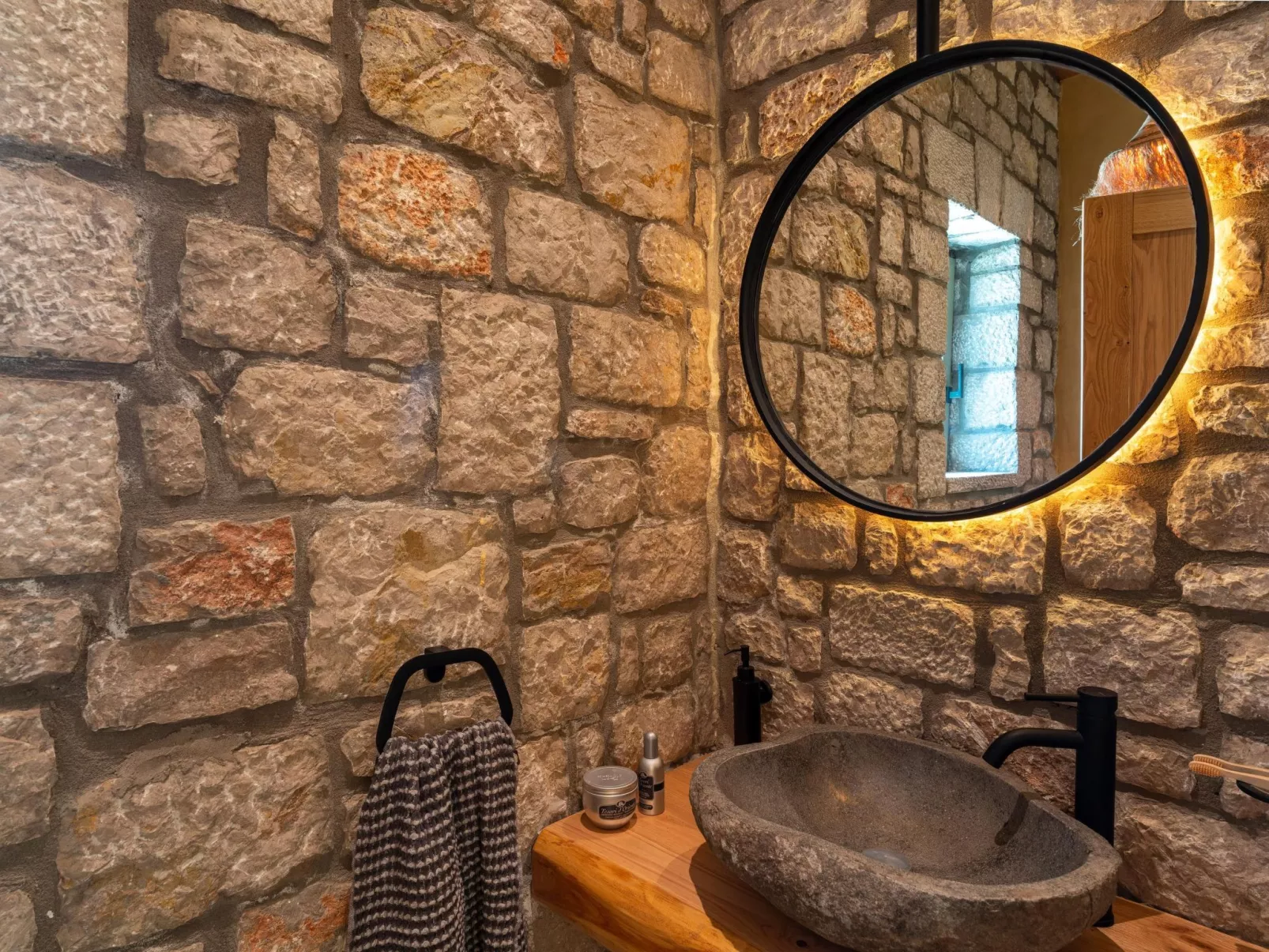 Eptopia Villa-Image-tags.info