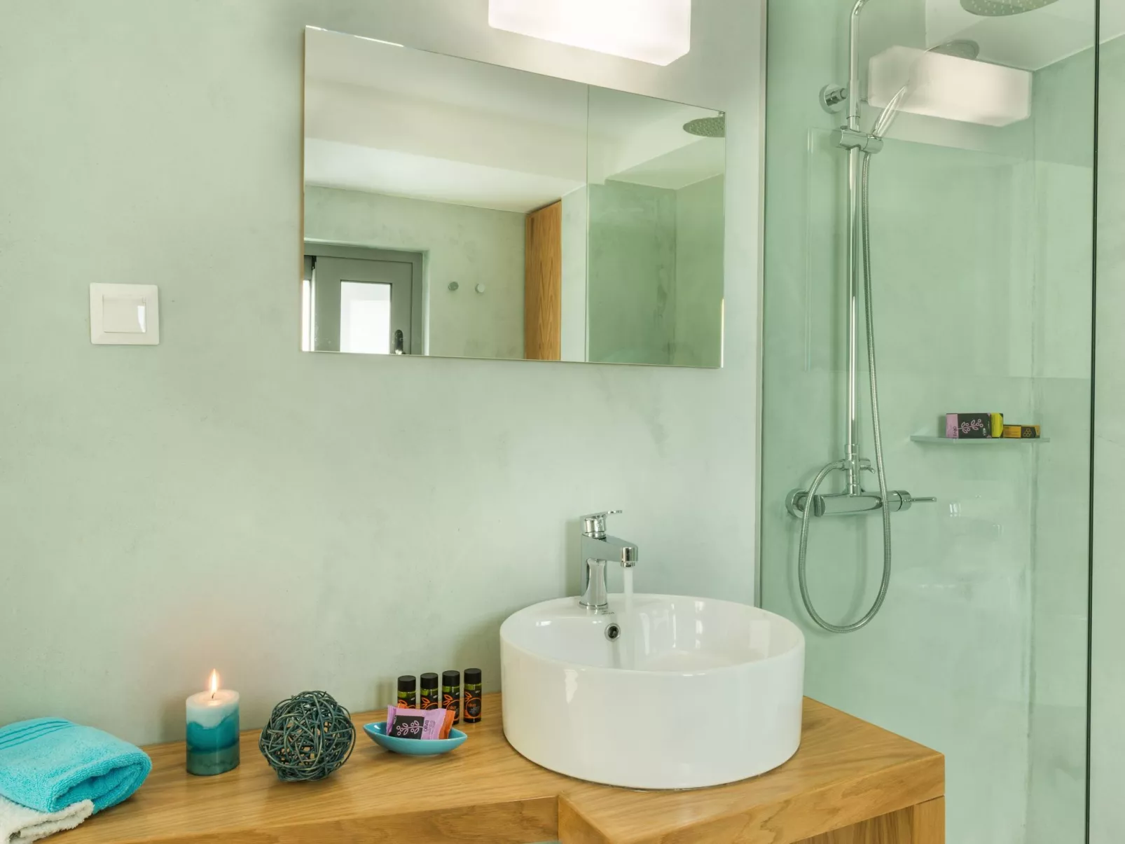 "Thea Thalassa" mit eigenem Pool-Binnen