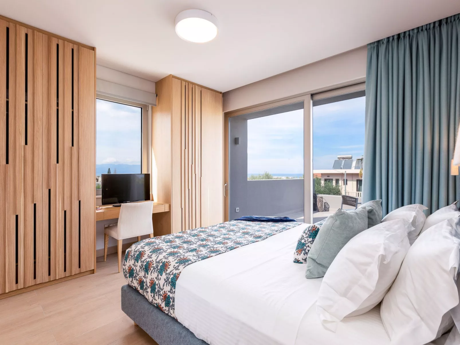 Villa mit beheiztem Pool in der Nähe von Strand und Geschäften-Image-tags.info