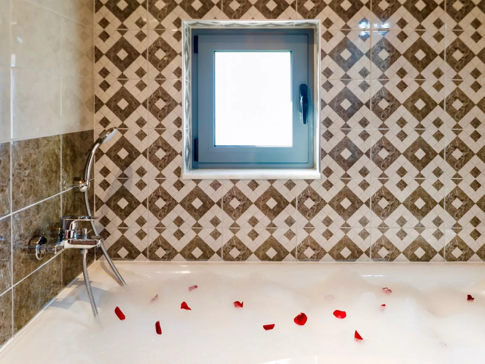 Mit Garten, Grill und Terrasse-Binnen