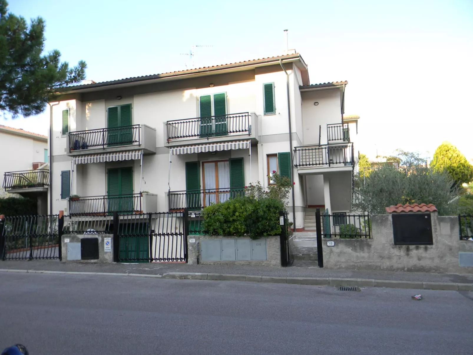 Wohnung mit Garten, Grill und Terrasse-Buiten