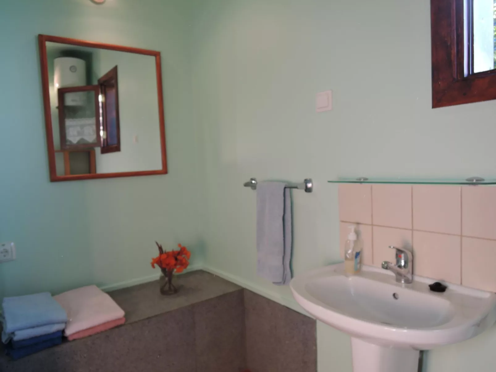 In Canhas mit Schönem Garten-Binnen