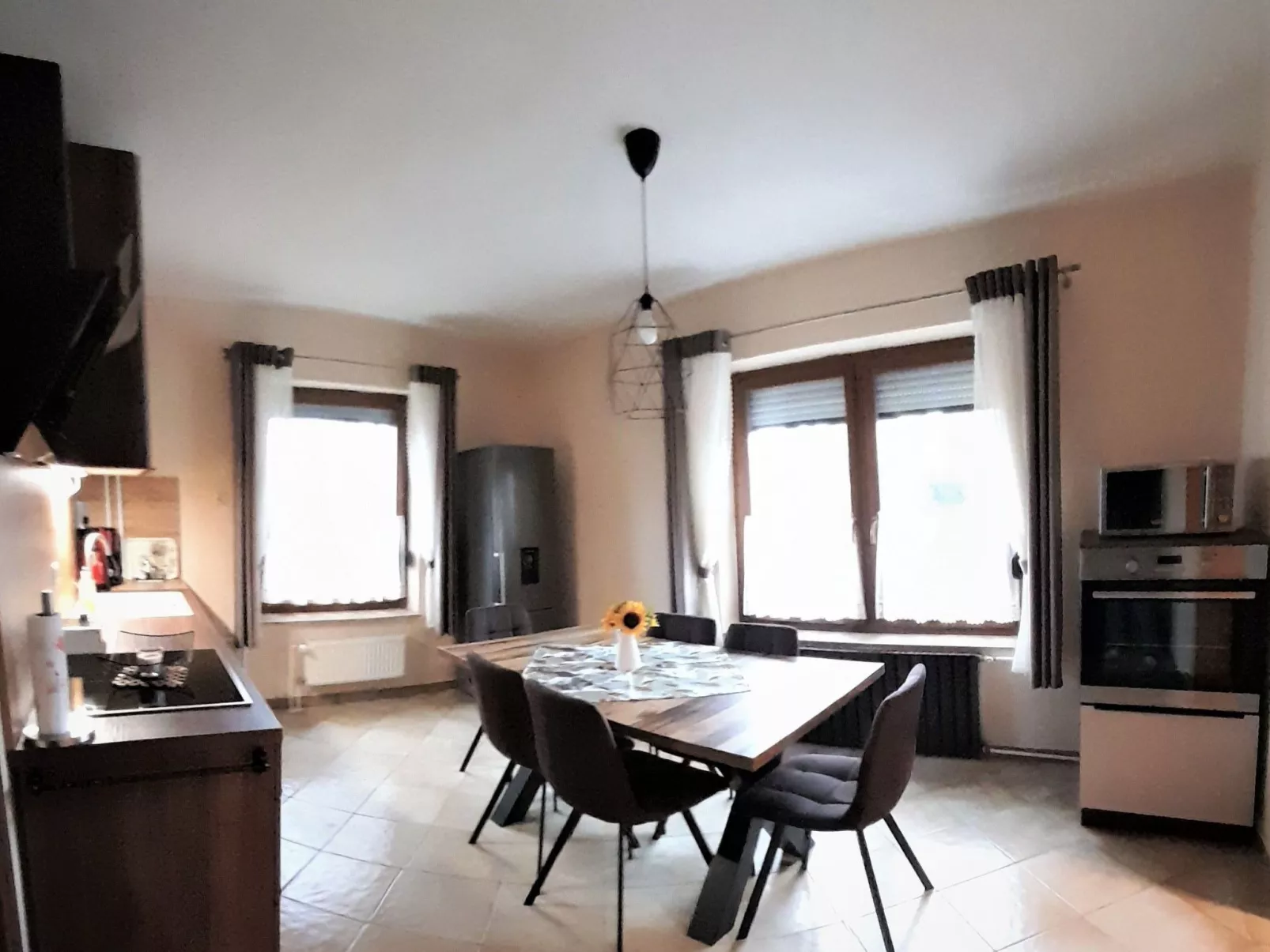 Vicky's House-Binnen