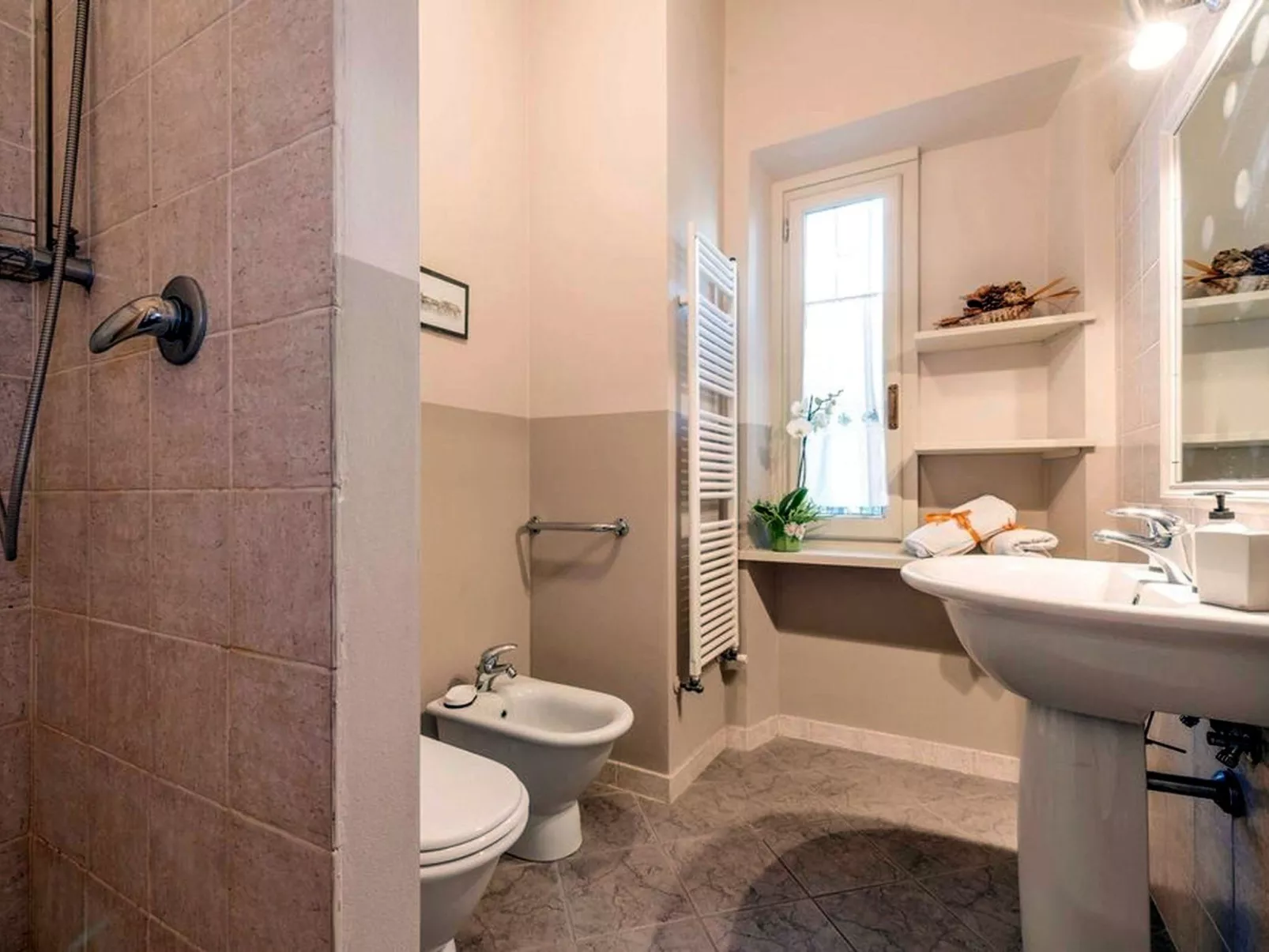 Unterkunft in einer Villa, Schwimmbad und großer Garten-Binnen