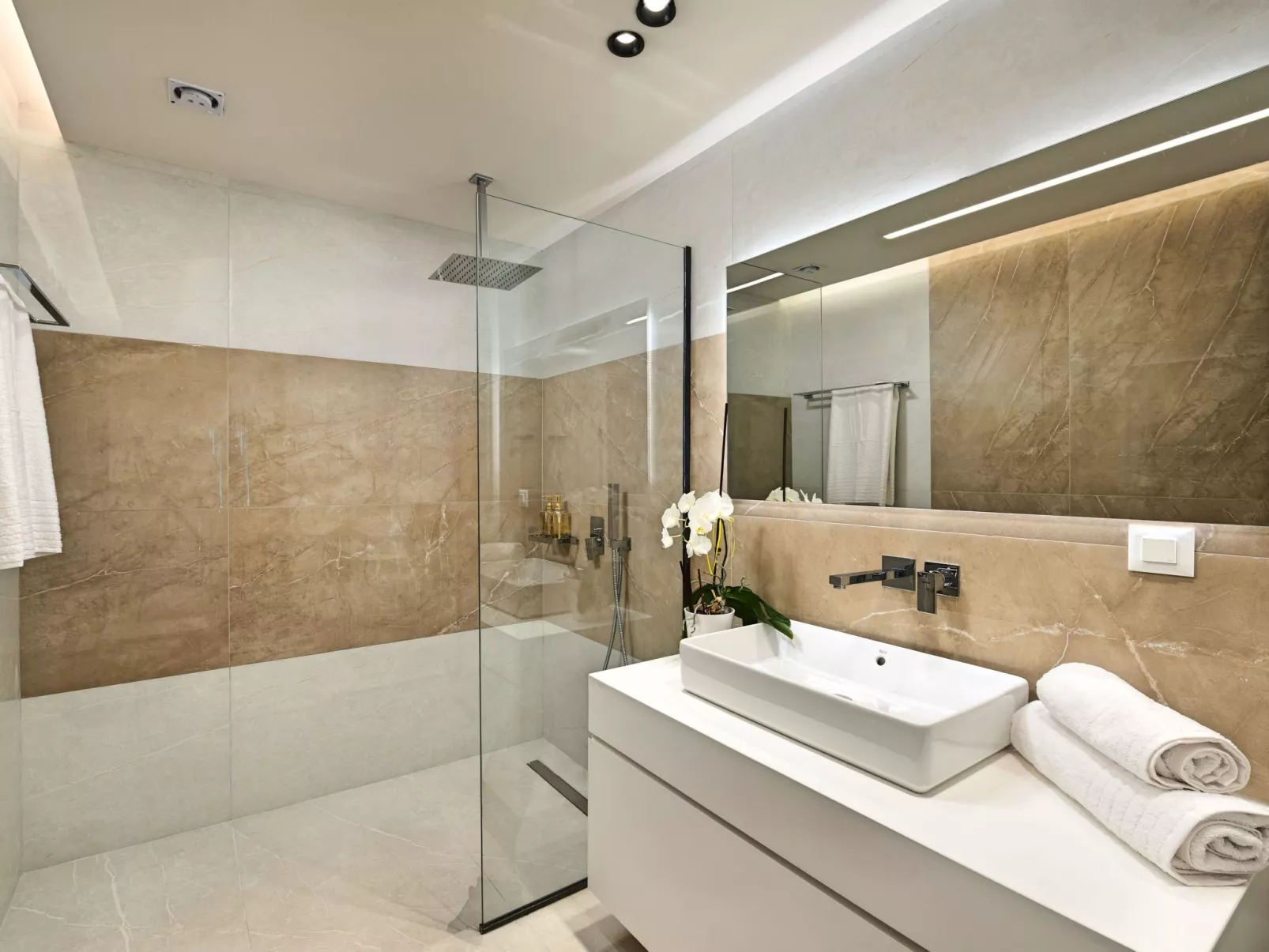 Celestial Villa Privater Pool und Jacuzzi-Image-tags.info