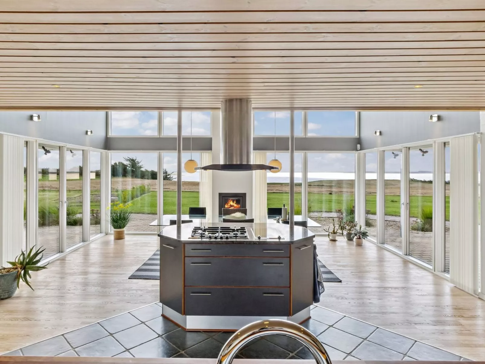 "Fridhild" - 150m to the fjord-Binnen