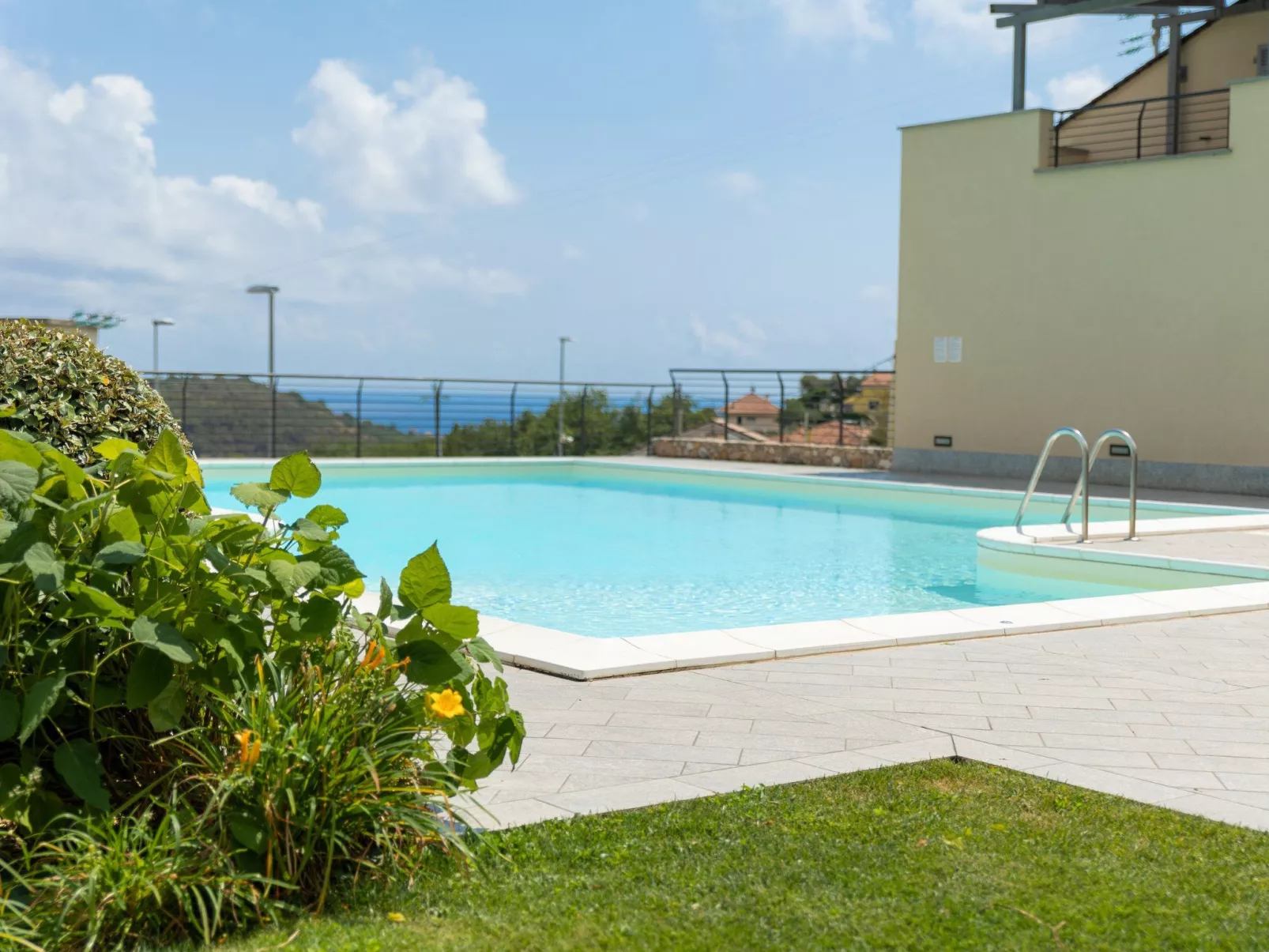 Perla Abernathy - Haus mit Pool und Garten-Buiten