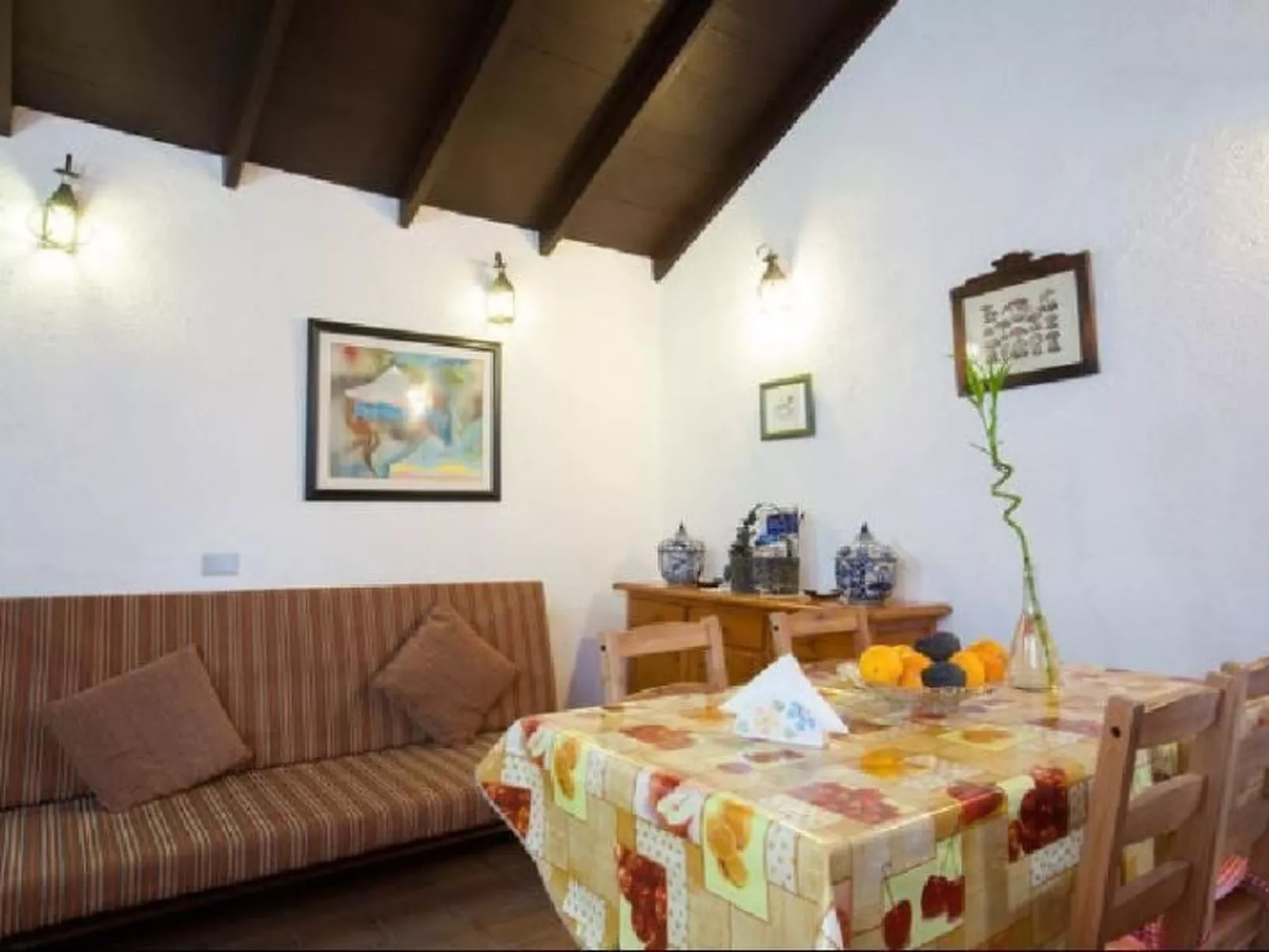 Haus mit Schwimmbad-Whirlpool in ruhiger Umgebung.-Binnen