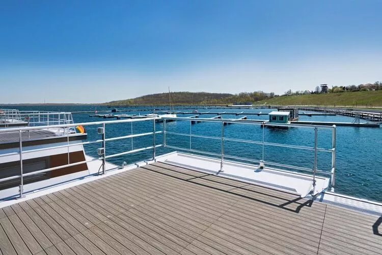 Floating 33 - LP 16  / 3 Personen-Terrasbalkon