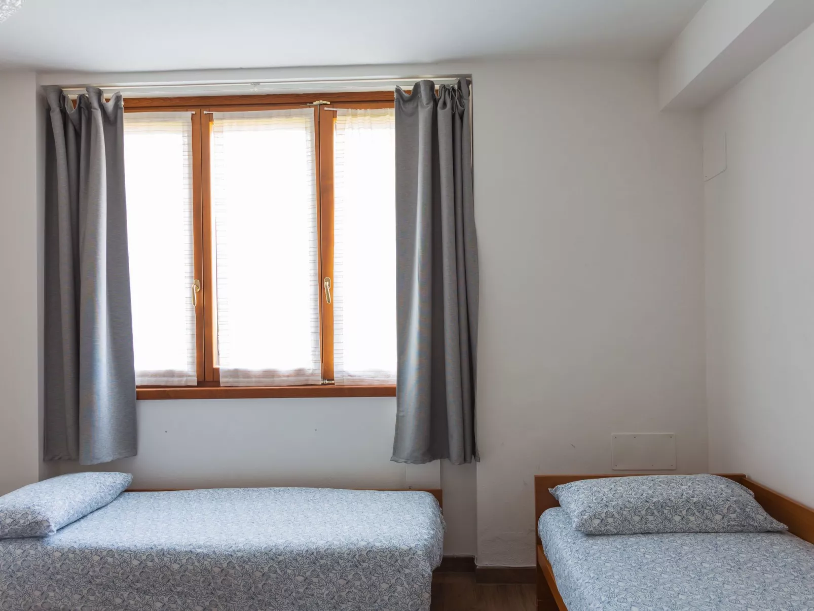 Mit Blick auf den Comer See-Binnen