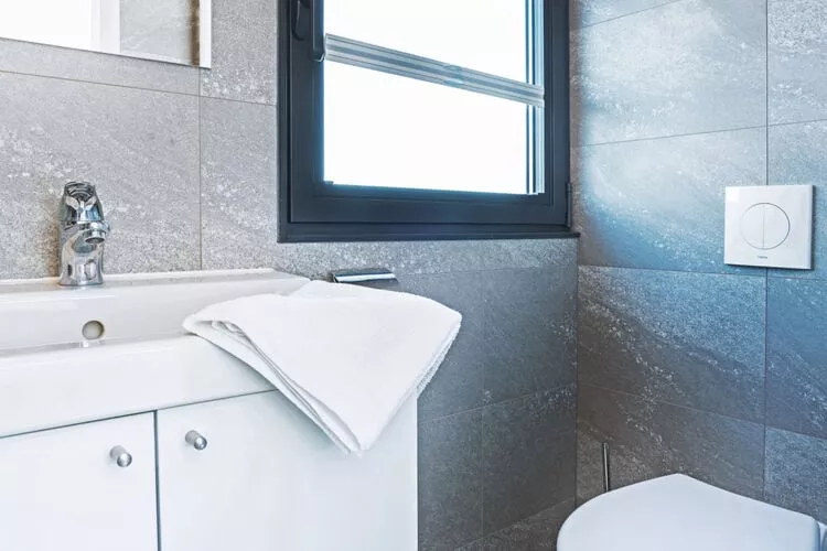 Floating 33 - LP 16  / 3 Personen-Badkamer