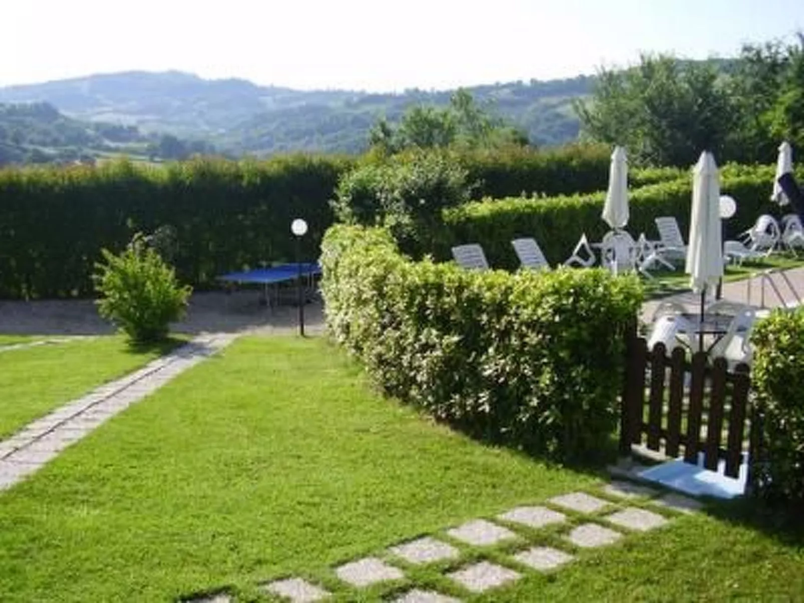 'Granatapfel' mit Schwimmbad-Buiten