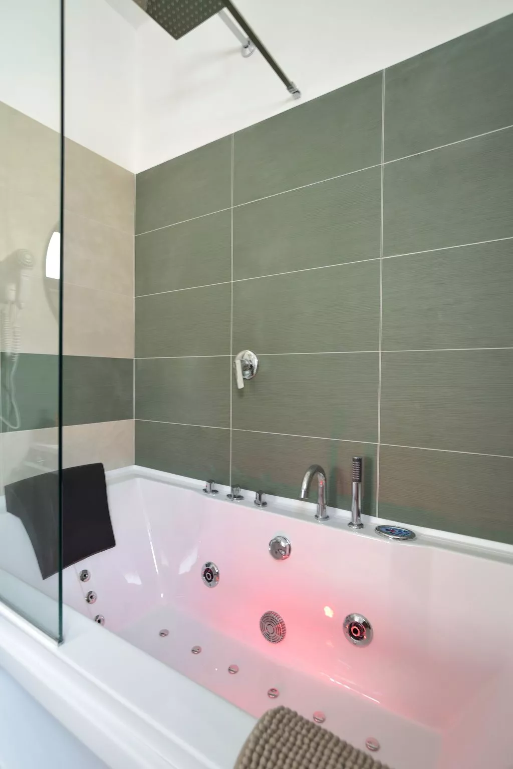 Romantisches Zimmer mit Jacuzzi-Binnen