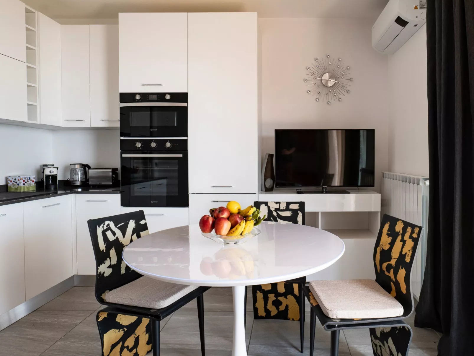 Lights on the Lake Zweizimmerwohnung mit Terrasse und Pool-Binnen