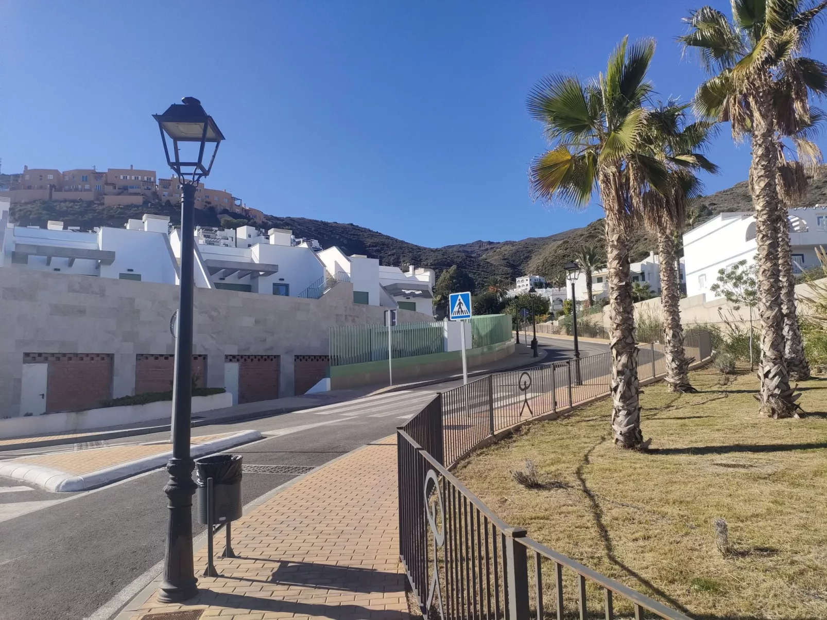 "La Invincible Moja" (Die unbesiegbare Moja)-Buiten