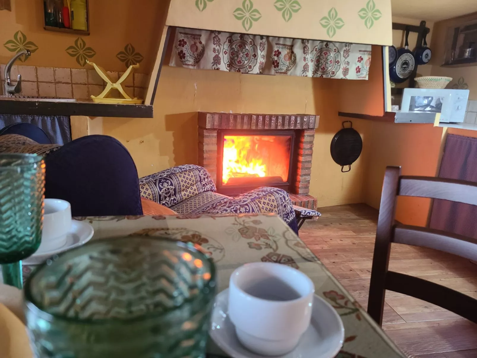 Schöne Ferienwohnung in Iznájar mit Garten, Terrasse und Grill-Binnen