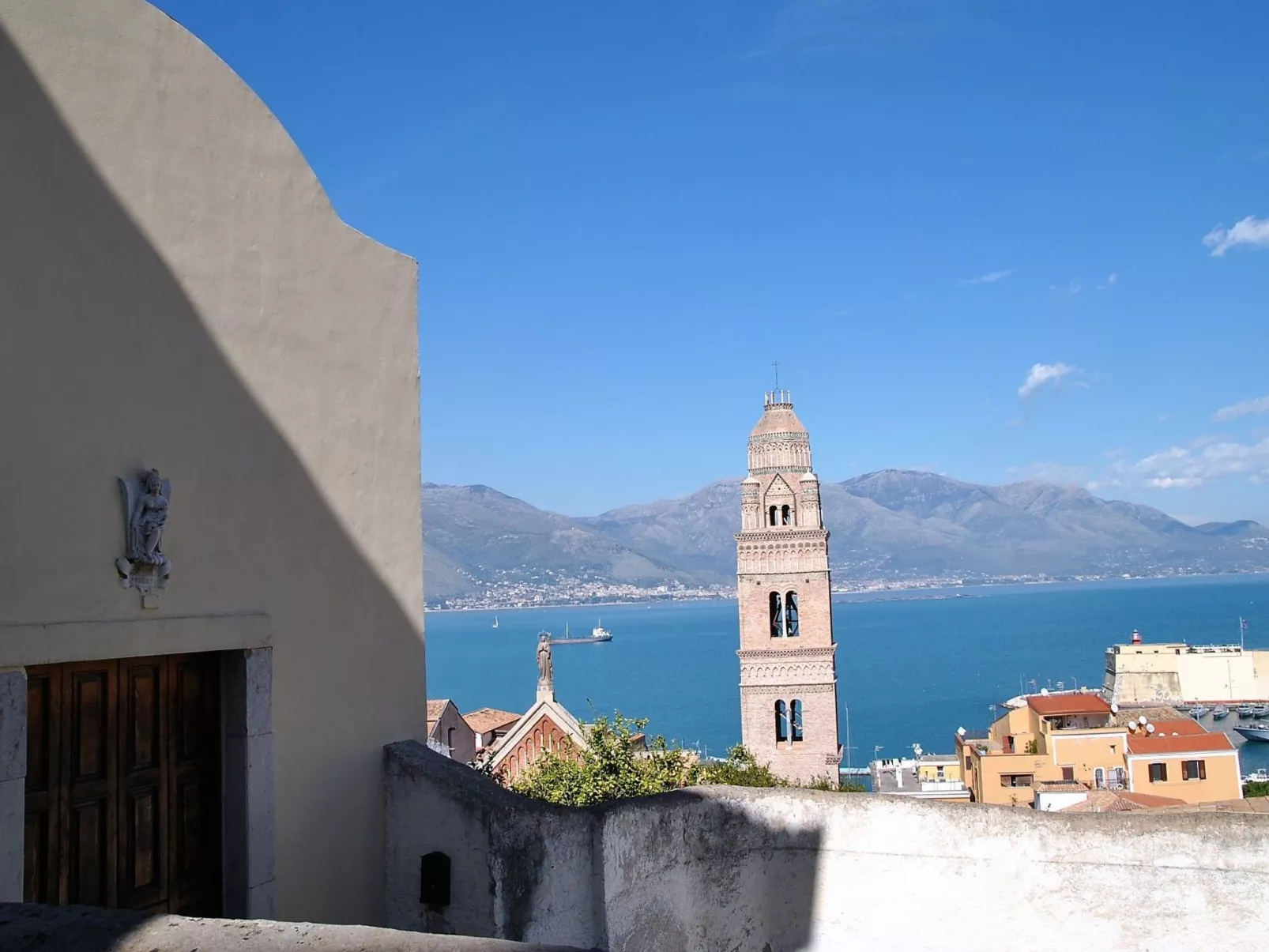 Domhaus mit Blick auf den Golf von Gaeta-Image-tags.info