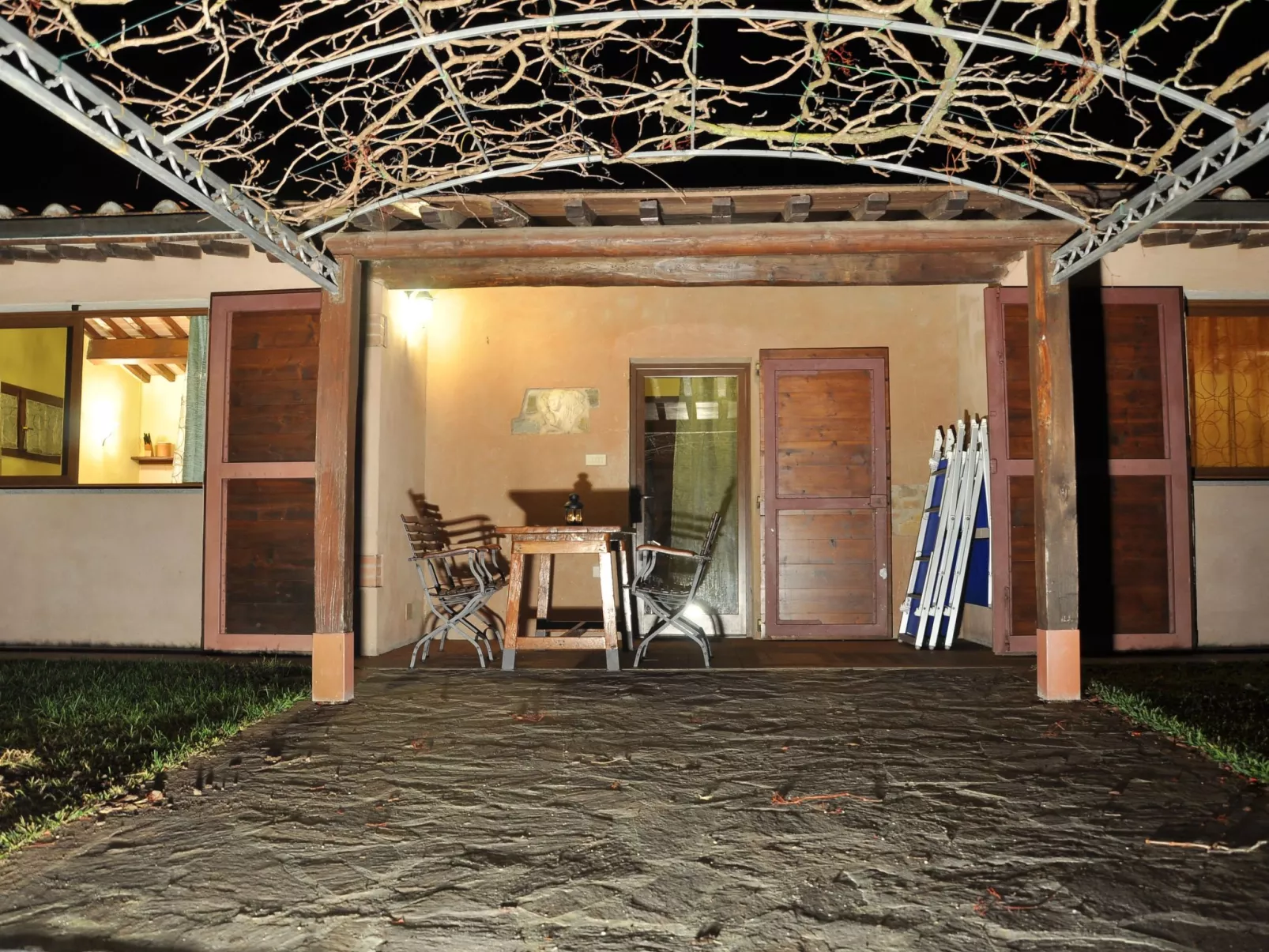 Pfirsichhaus mit Schwimmbad, Jacuzzi und privatem Garten-Buiten