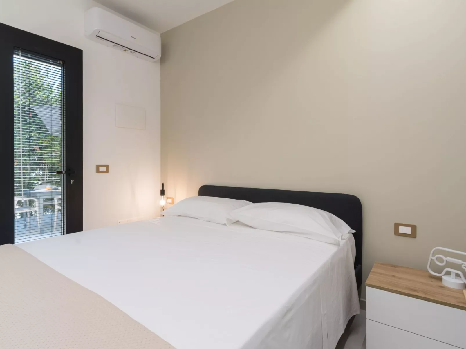 Nereide, Luxusvilla mit Pool am Meer-Image-tags.info