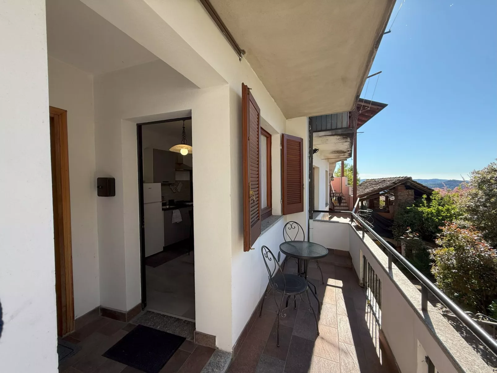 Neue moderne Seeüberdachung von Holiday World-Binnen