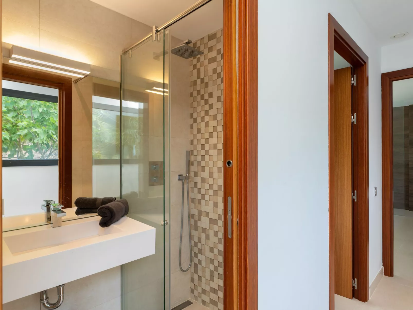 Luxuriöse Villa mit fantastischem Meerblick und Pool-Binnen