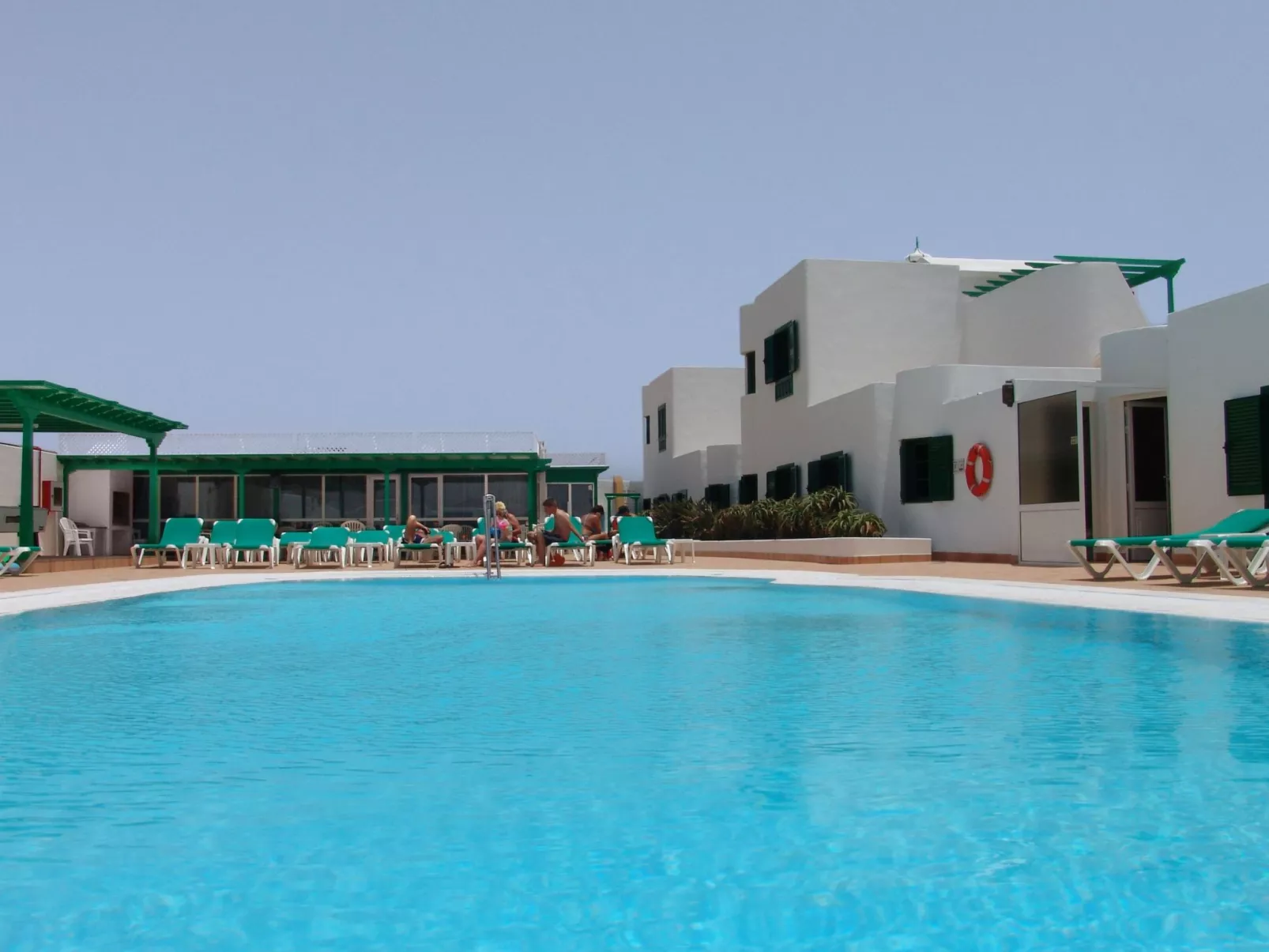 Apartamento con terraza-Buiten