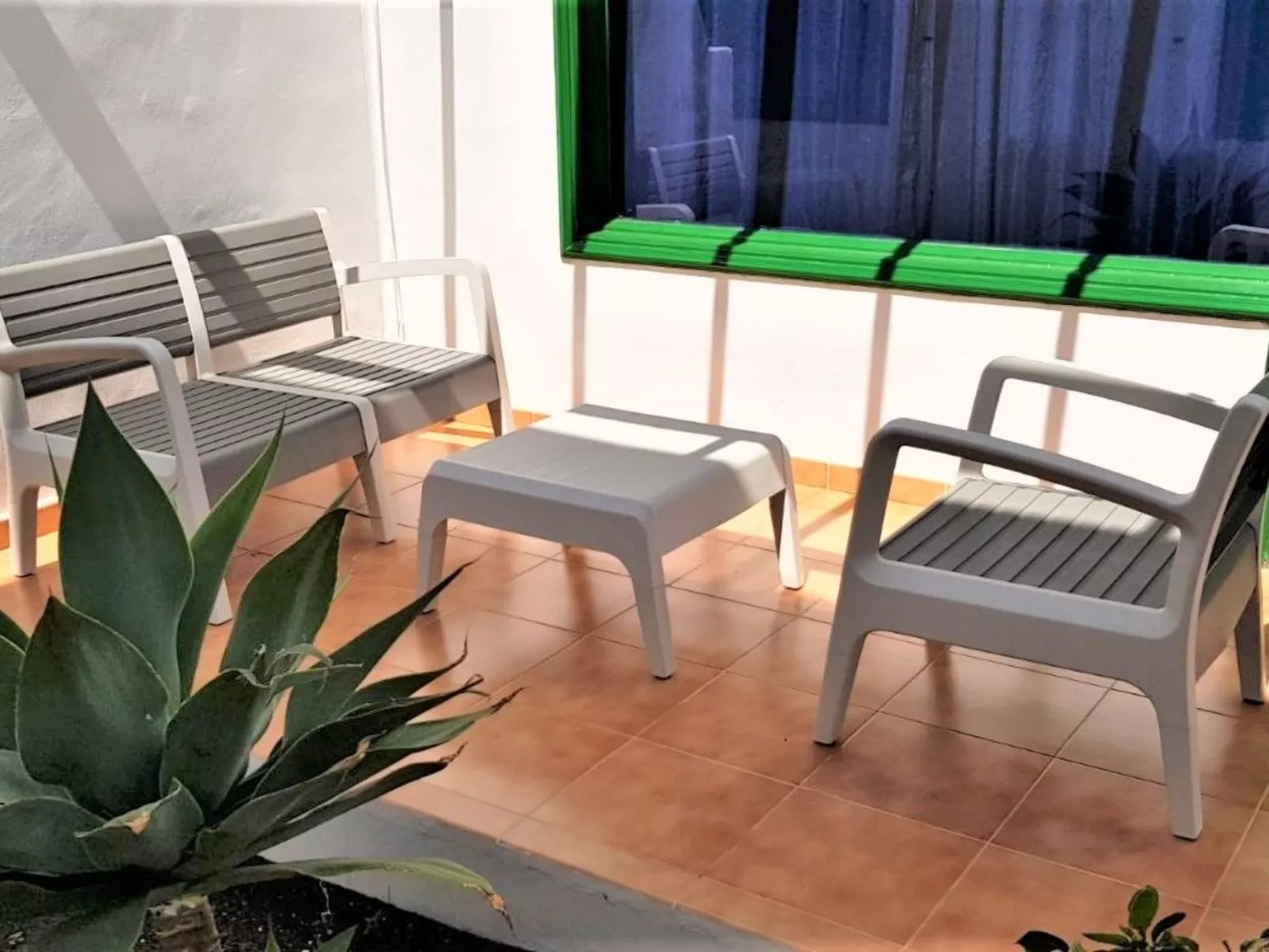 Wohnung mit Terrasse für 2 Erwachsene und 1 Kind-Buiten