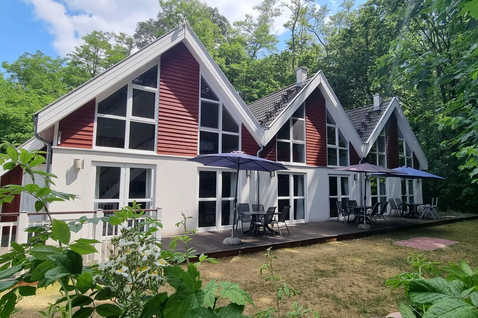 Familienhaus am Wald-Buitenkant zomer