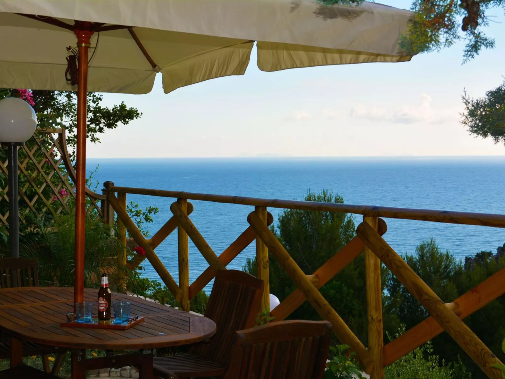 Mit Garten, Grill und Terrasse-Buiten