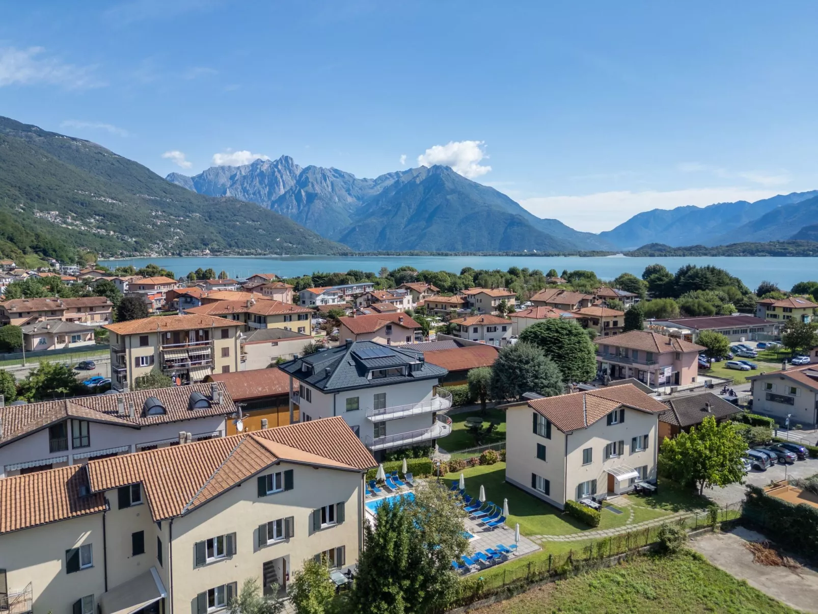 Angenehme Wohnung mit Garten und Pool-Buiten