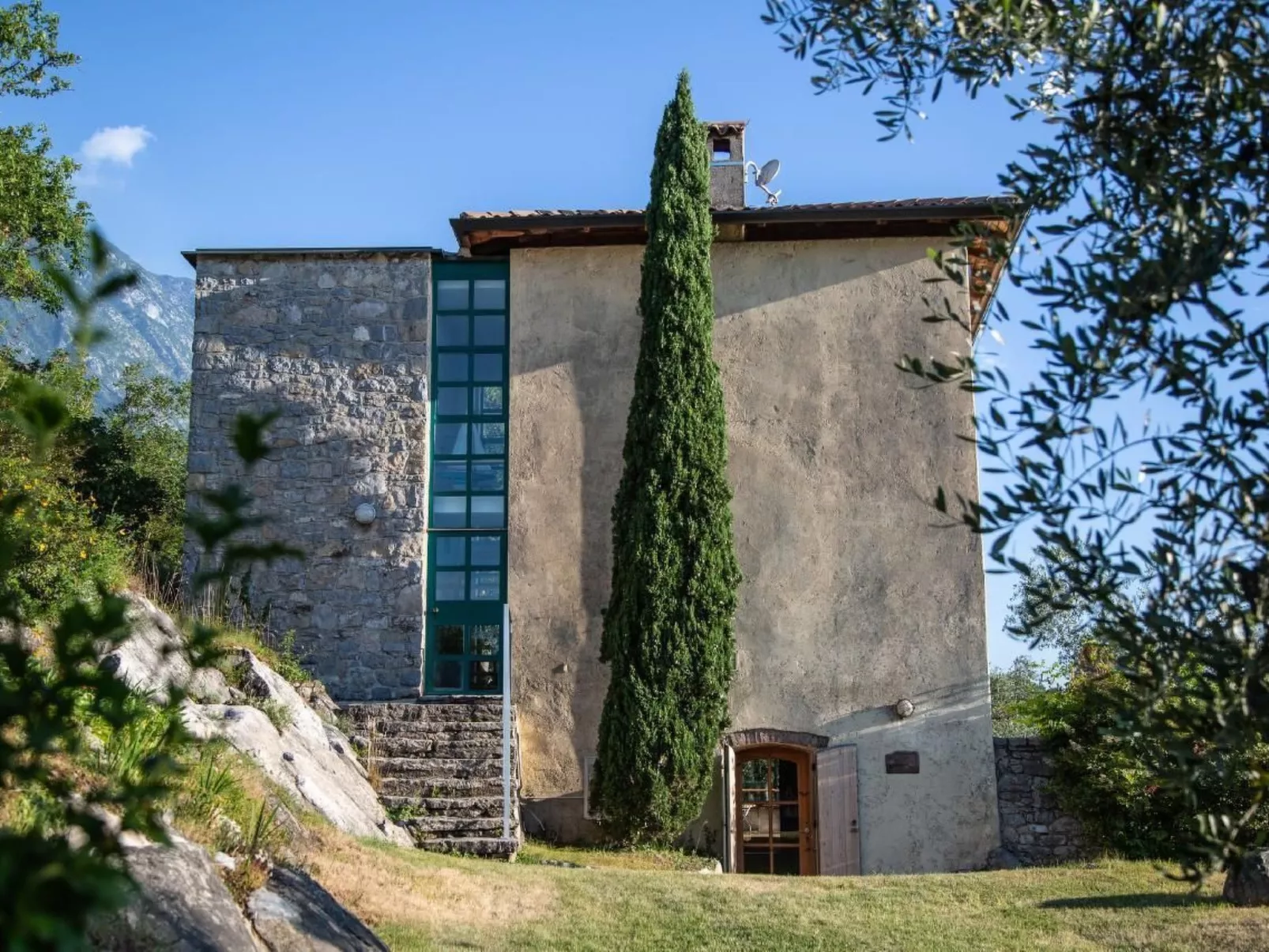 Rustiko-Landhaus mit Infinity-Pool und Seeblick-Image-tags.info