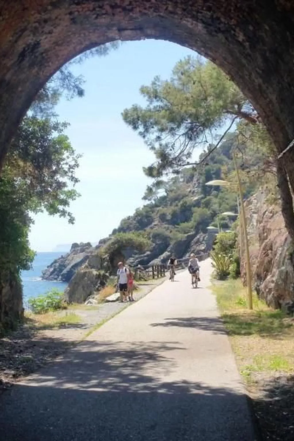 In Varazze mit Garten und Parkplatz-Buiten