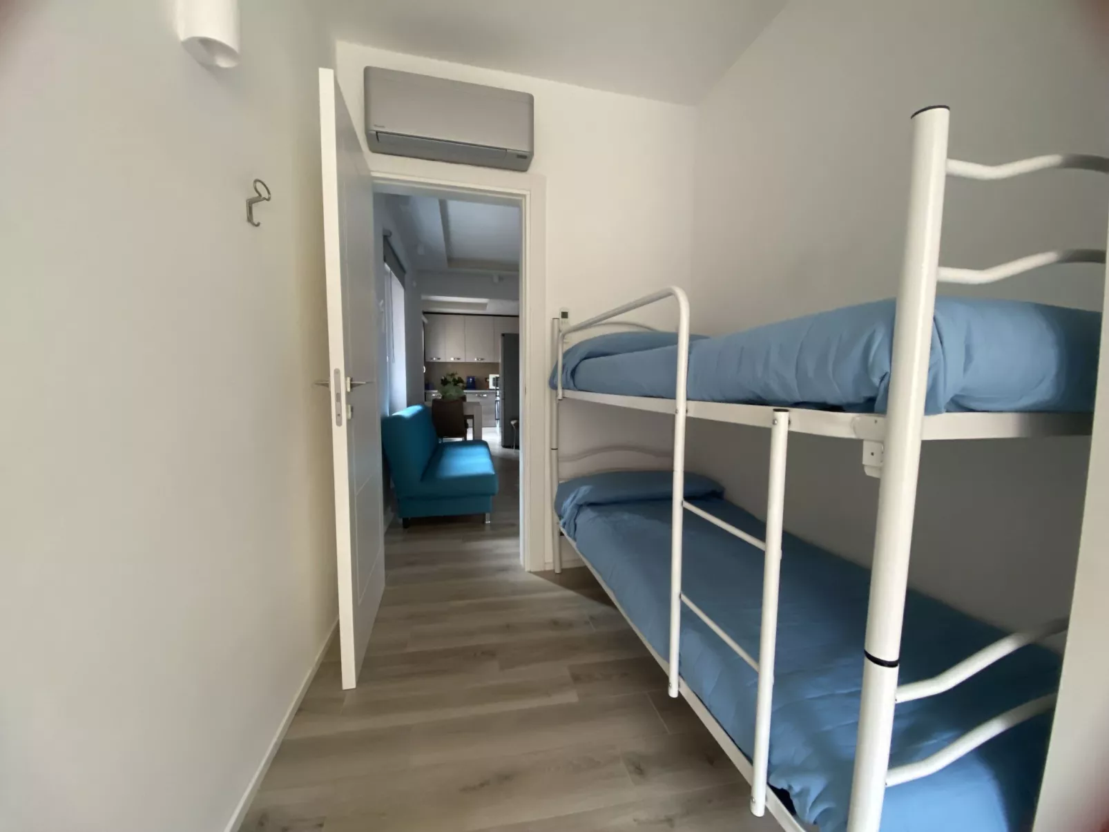 Vaze's Heart by Holiday World-Binnen