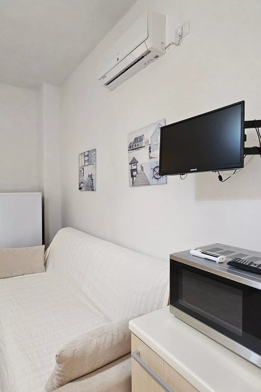 Zwei-Zimmer-Penthouse-Wohnung mit Terrasse mit Meerblick-Image-tags.info